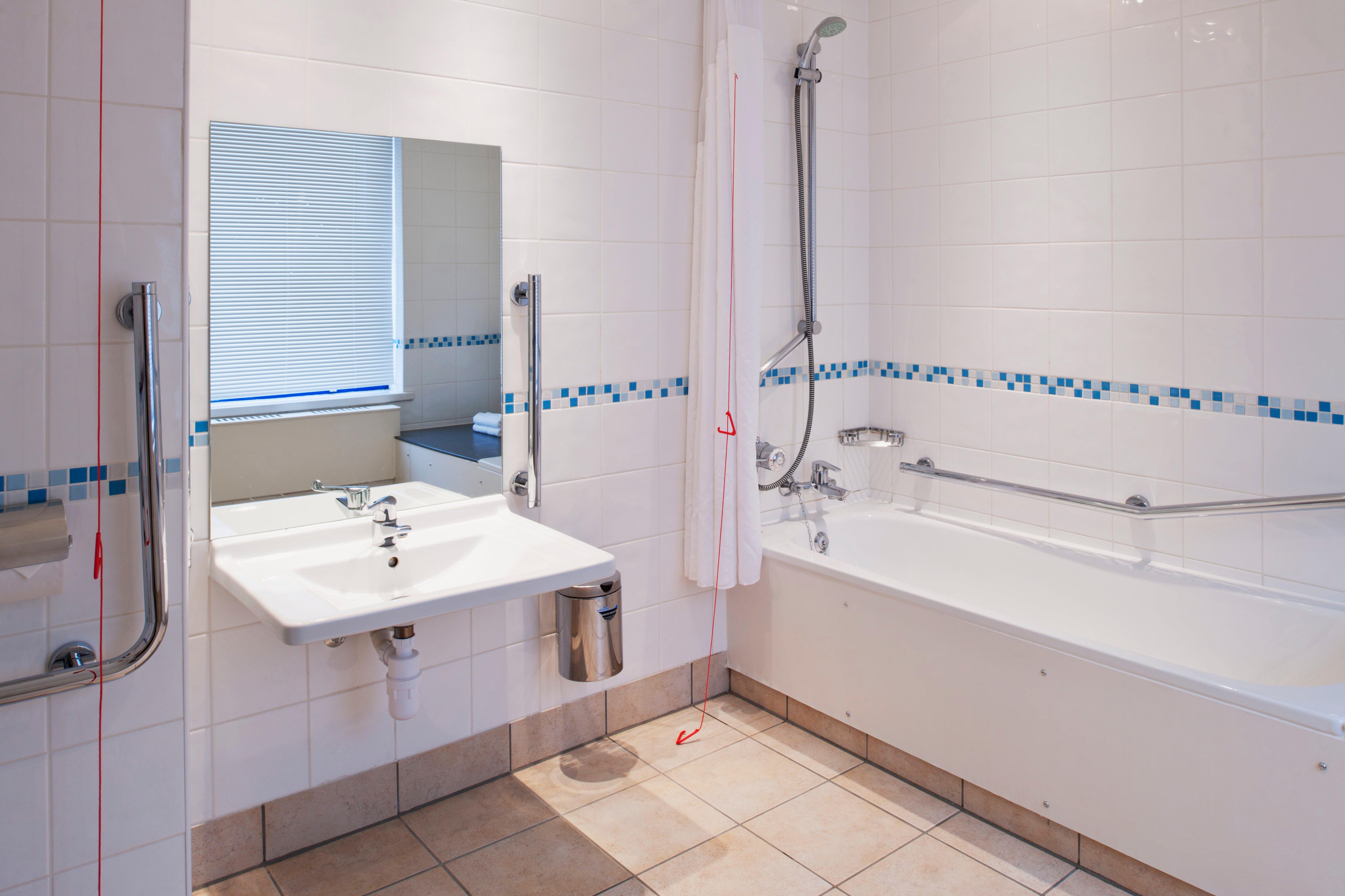 Holiday Inn Warrington By Ihg Eksteriør bilde